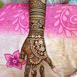 Mehendi artist Mrs. Puspita Das in Khamargachi 2